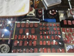 -灵彩珠宝(朗香街店)