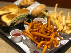 -The Habit Burger Grill 哈比特汉堡(复兴soho店)