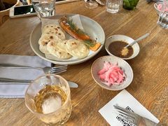 烟熏三文鱼配烤饺子皮和芥末籽酱-BOR Eatery(安福路店)