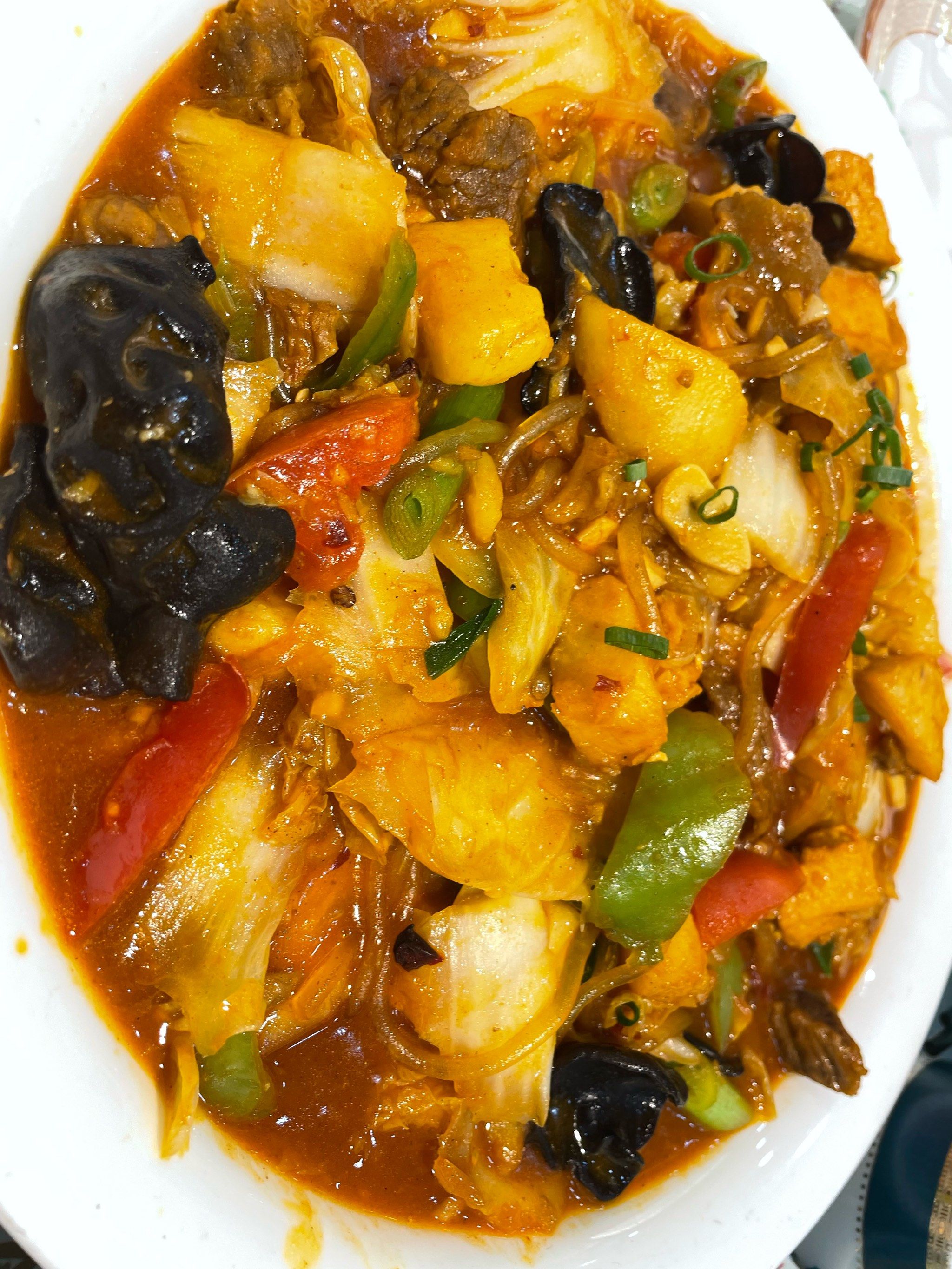 来过很多次的店,很好吃,手抓饭羊肉串必点,牛肉大杂烩也很好吃!