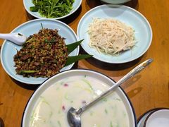 -老滇山寨•云南特色菜•地方菜•民族风情歌舞表演(金碧店)