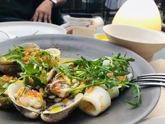 温热海鲜沙拉配牛油果-Mercato莫卡多露台餐厅与酒吧(K11店)