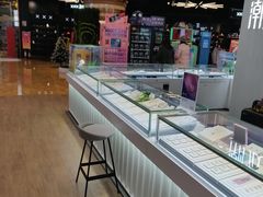 -王府井百货熙地港店