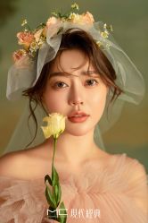 -现代经典婚纱摄影