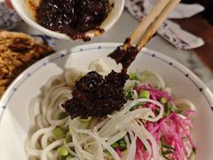 炸酱面下炸酱之前-海碗居(王府井店)
