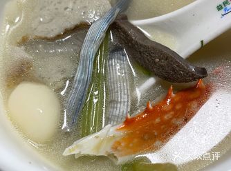 台山地方特色小吃咸汤圆，糯米小汤圆，一般用萝卜鸡汤底