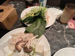 -牛YO寿喜烧·铁板烧和牛火锅自助(市府恒隆店)
