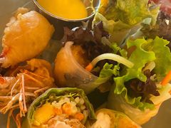 酥炸老虎虾香芒米纸卷配榴莲汁-CHINCHIN 青青·泰国料理(万象食家店)