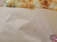 现烙的葱油饼-王记生烫牛杂面馆(兰陵路店)