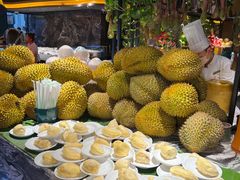 -雍容荟帝王蟹活龙虾展台自助(IFS黑金店)