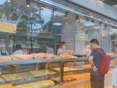 面包甜点陈列柜-鲍师傅糕点(江苏路店)