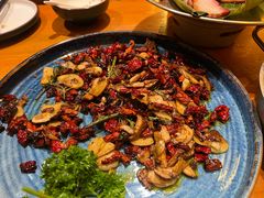 -老滇山寨•云南特色菜•地方菜•民族风情歌舞表演(金碧店)