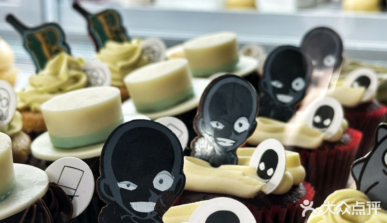 这么大的显眼包！柯南联名甜点上新！