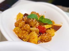 椰果菠萝咕噜肉-闻见中国海南菜(K11店)