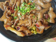 豌豆烧肥肠-老砂锅(城北店)
