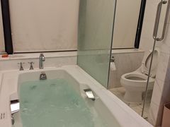 -深圳富苑皇冠假日套房酒店