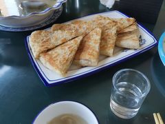 -溢心园香河肉饼总店