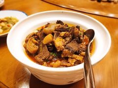 红烧牛腩配鲨鱼肚-十二厨·土菜雅院