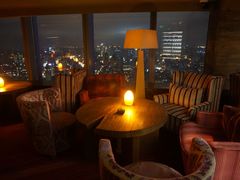 靠窗位-FLAIR顶层餐厅酒吧(浦东丽思卡尔顿酒店)