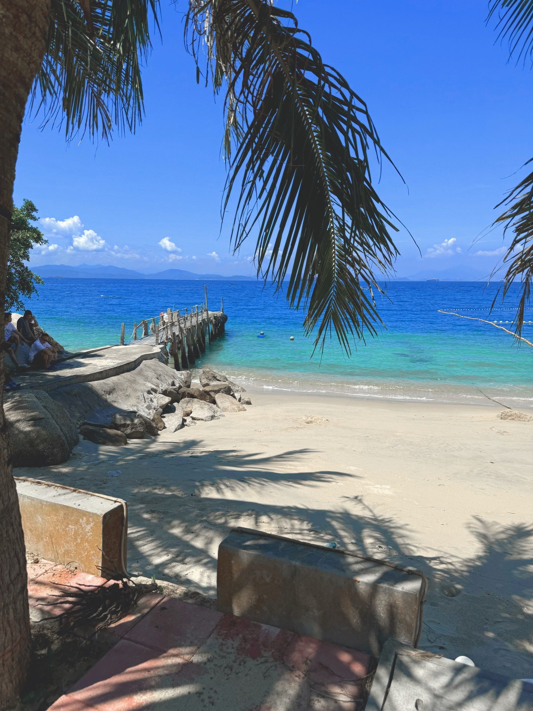 深圳免费景美人少的玻璃海沙滩鹅公湾沙滩开放啦