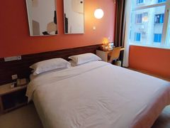 -卡罗酒店(东门晒布地铁站店)