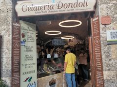 -Gelateria Dondoli