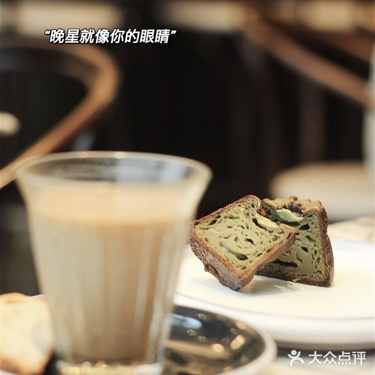 冬天里的第一杯咖啡，第一次吃到好吃的可露丽～