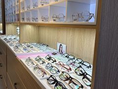 -天空之镜眼镜店蔡司依视路配镜授权零售店(望京颐堤港店)
