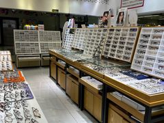 -美式眼镜·授权蔡司.依视路.尼康.豪雅.明月(人民广场店)