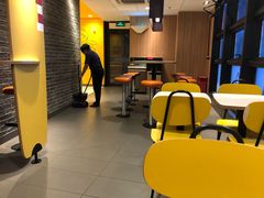 大堂-麦当劳(新达汇三林店)
