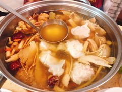 -芳村榕树头叹佬鸡煲(体育西店)