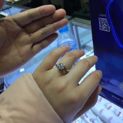 -威德钻石-克拉钻大本营(南京东路店)