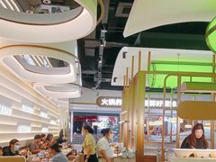 大堂-洪氏嗨捞·广东猪肚鸡·椰子鸡火锅(西咸万象城店)