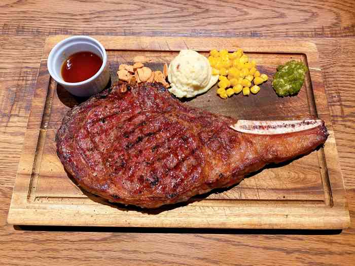 8eighth beef steak&hamburger-"到了神户牛排必须安排上呀,对于我们