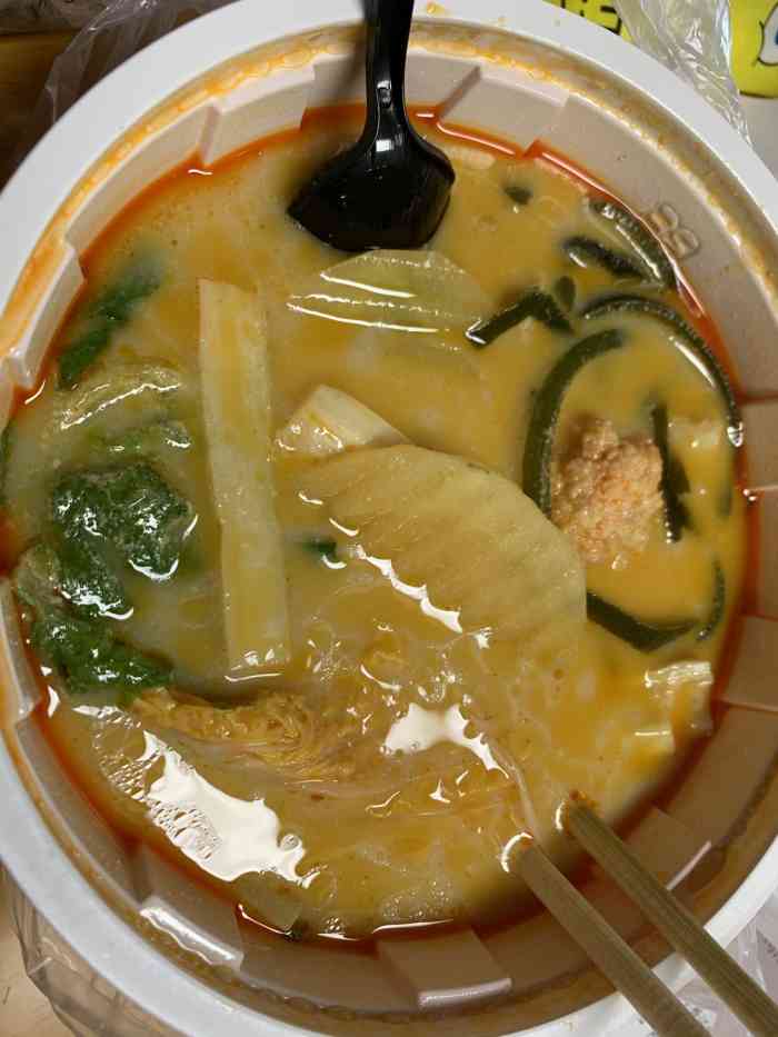 张亮麻辣烫(三林路地铁站店)-"上海这个魔都 身为外地人每天经过这个