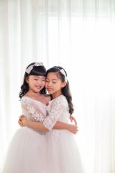 -现代经典婚纱摄影