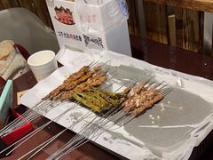 -三个大叔烤羊肉串·歌手驻唱·碳烤鲜肉(西三旗店)