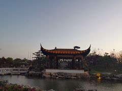 -上海滴水湖皇冠假日酒店