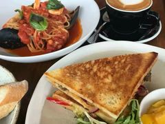 -ROAST coffee & eatery