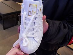 -阿迪达斯(武林银泰三叶草店)