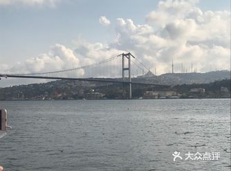 游船快靠岸时就可以看到这座博斯普鲁斯大桥通常指196