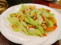 西芹百合炒腰果-哈尔滨阳光饺子园(阳光花园店)