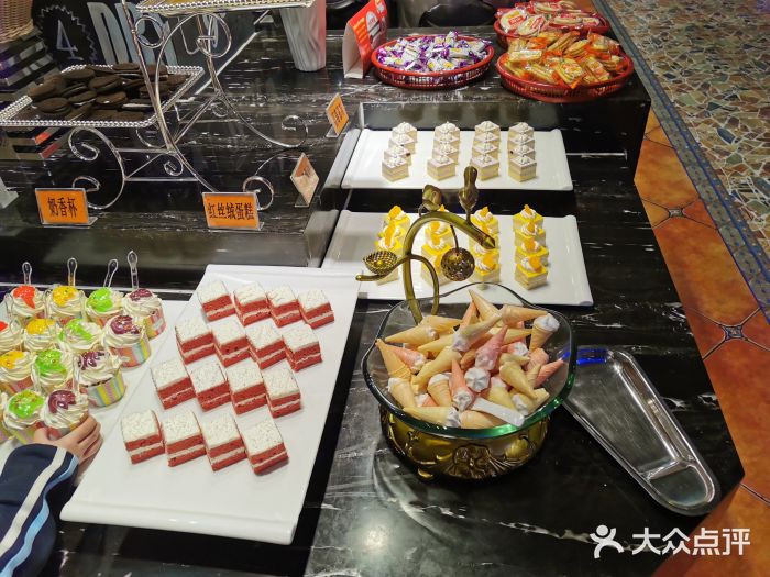 豪食国际美食自助(裕华路店)主题蛋糕图片