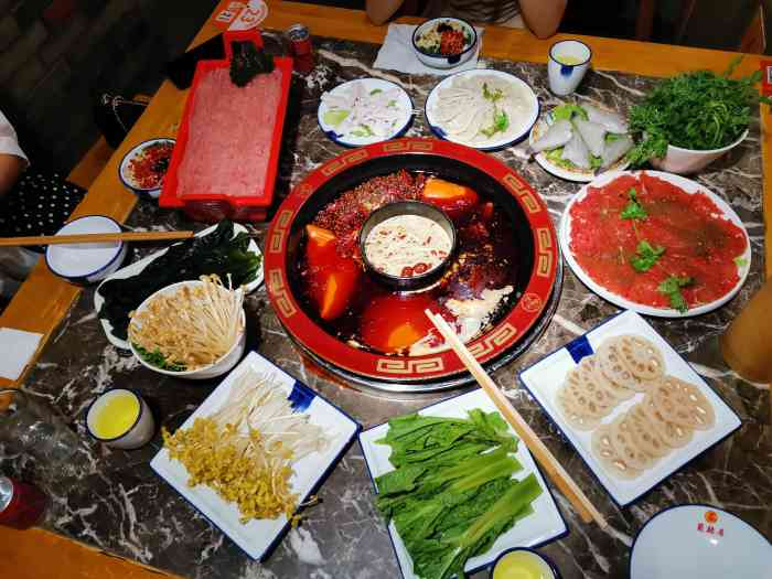 重庆露凝香老火锅-"用餐环境有点点low了,但是没得法,老店.