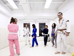 -菠萝格斗巴西柔术训练馆