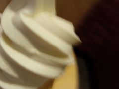 比利时黑巧榛子冰淇淋双旋圣代-肯德基(学院路店)