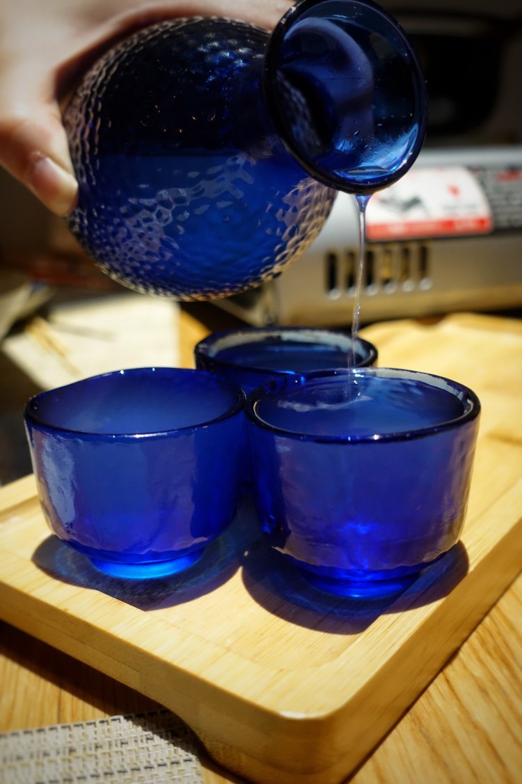 清茶半盏,一壶浊酒尽余欢,今宵别梦寒