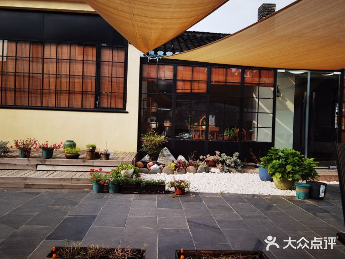 冬日咖啡门面图片