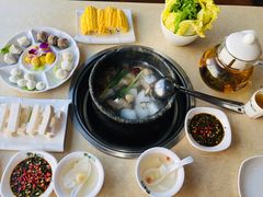 -墨脱石锅椰子鸡•香草鸭•东山羊(大东海店)