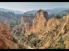 -彩色沙林风景区